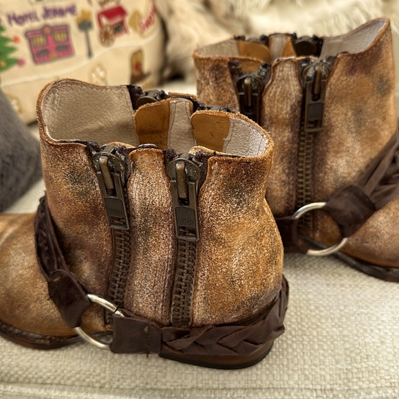 FREE BIRD DISTRESSED BROWN ankle boot - Picture 4 of 8